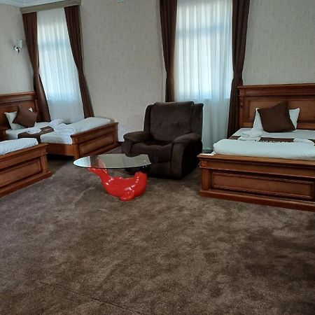 Maximum Hotel Навони Екстериор снимка