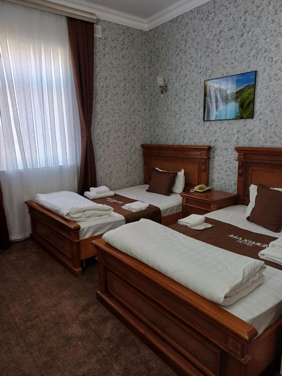 Maximum Hotel Навони Екстериор снимка